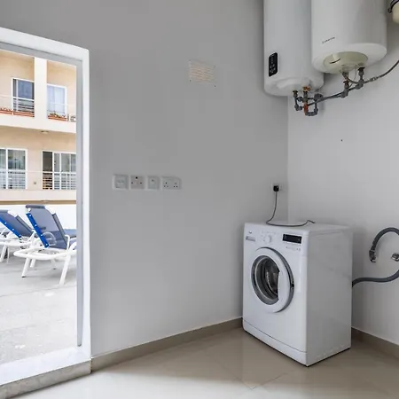 Vakantiehuis Unique Four Bedroom Townhouse One Minute Away From The Seafront *