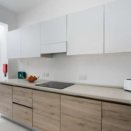 Ferienhaus Unique Four Bedroom Townhouse One Minute Away From The Seafront *