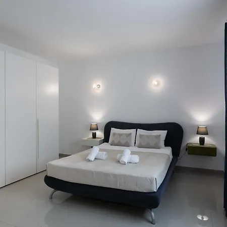 Unique Four Bedroom Townhouse One Minute Away From The Seafront Ferienhaus
