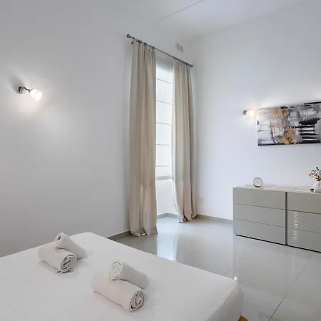 Unique Four Bedroom Townhouse One Minute Away From The Seafront Ferienhaus *