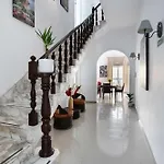 Unique Four Bedroom Townhouse One Minute Away From The Seafront