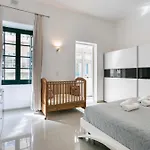 Tatil Evi Unique Four Bedroom Townhouse One Minute Away From The Seafront Sliema