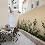 Unique Four Bedroom Townhouse One Minute Away From The Seafront *