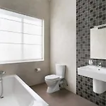 Unique Four Bedroom Townhouse One Minute Away From The Seafront *