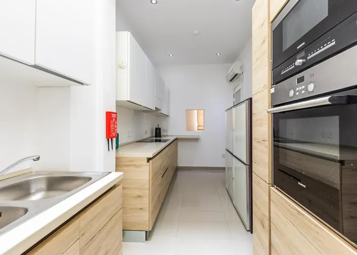 Unique Four Bedroom Townhouse One Minute Away From The Seafront * Sliema