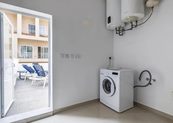 Сasa de vacaciones Unique Four Bedroom Townhouse One Minute Away From The Seafront *