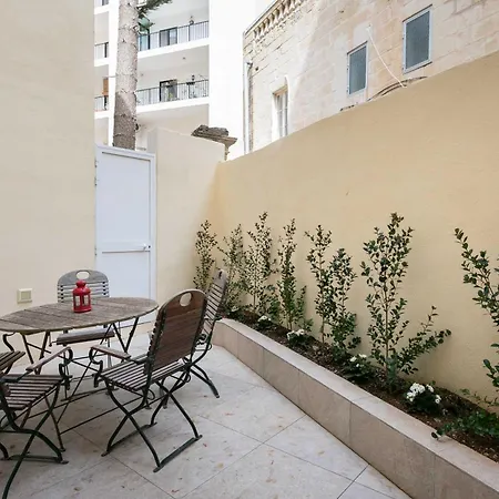 Unique Four Bedroom Townhouse One Minute Away From The Seafront *